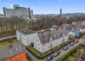 Nähe Klinikum - Charmante und gut geschnittene DG-Wohnung mit EBK, 2. OG, sofort beziehbar!