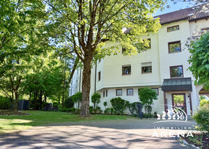 Hochzoll-Süd. Naturnah. Modernisiert. Helle & gepflegte 3 ZKB nähe Kuhsee mit Loggia, TG & EBK!