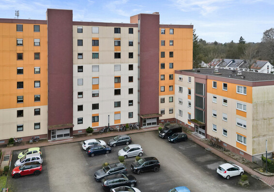 Weitblick. Ruhig. Kuhsee. Charmante 2 ZKB mit Loggia, Stellplatz, Kunststofff., EBK, Lift!