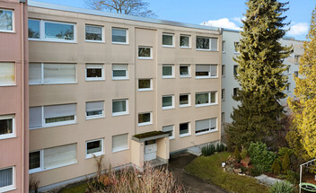 Hochzoll Süd. Ruhig. Hell. Perfekte 2 ZKB mit Loggia im 1. OG in sehr guter Lage Nähe Kuhsee.