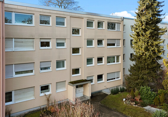 Hochzoll Süd. Ruhig. Hell. Perfekte 2 ZKB mit Loggia im 1. OG in sehr guter Lage Nähe Kuhsee.