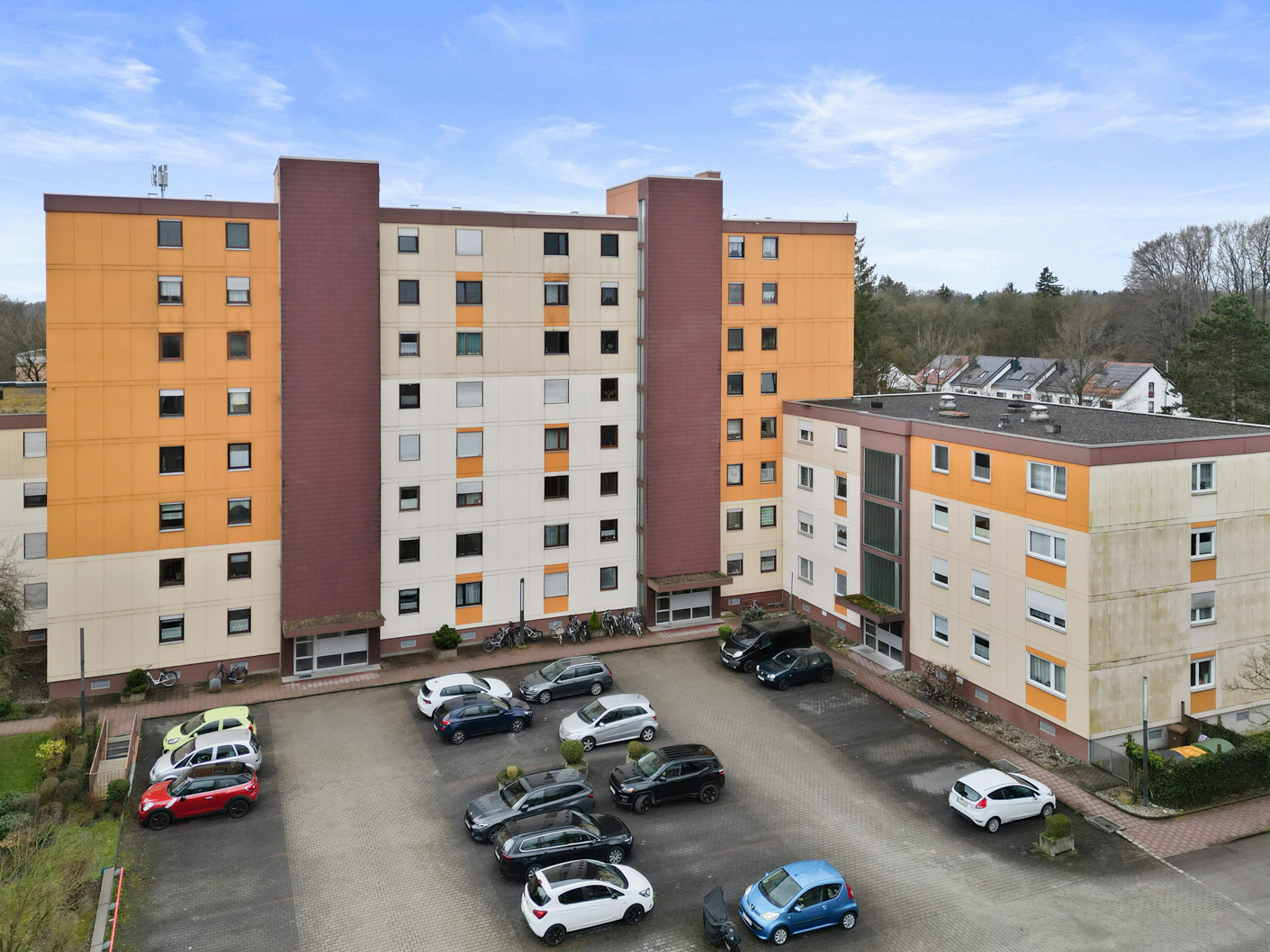 Weitblick. Ruhig. Kuhsee. Charmante 2 ZKB mit Loggia, Stellplatz, Kunststofff., EBK, Lift!